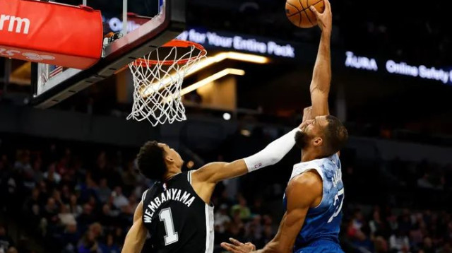 עוד ניצחון בדו קרב הכל-צרפתי. גובר מול וומבניאמה (צילום: GettyImages, David Berding)