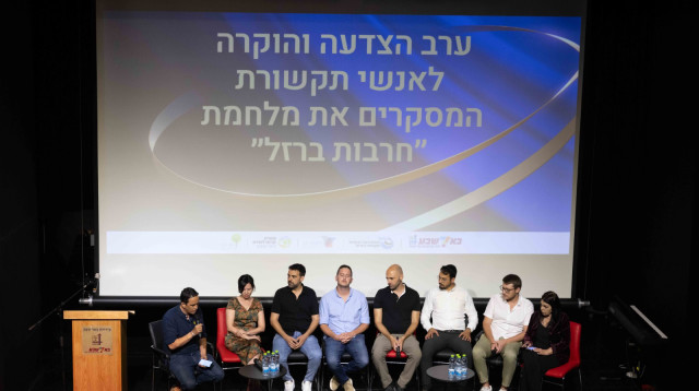 רמי שני, אילנה קוריאל ואדוה דדון הם העיתונאים שקיבלו מגן הוקרה בערב הצדעה‎ (צילום: יחצ)