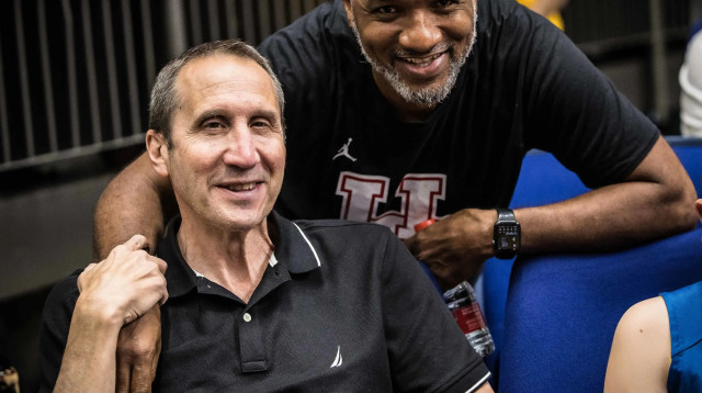 דייויד בלאט לצד דרק שארפ מכבי תל אביב (צילום: דני מרון)