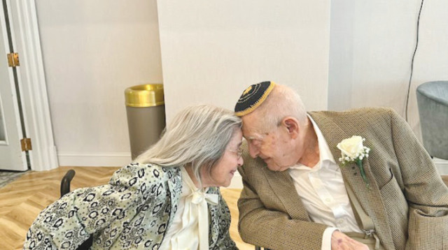 חתונה מאוחרת (צילום:  Sarah Sicherman)