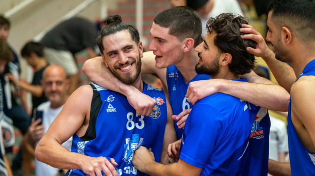 שחקני מכבי רחובות (צילום: אתר רשמי, עילאי אהרוני, מנהלת ליגה לאומית Winner)