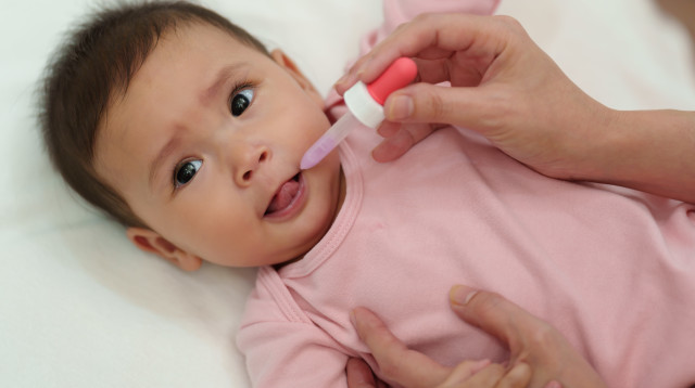 סירופ לתינוק (צילום: אינג אימג')