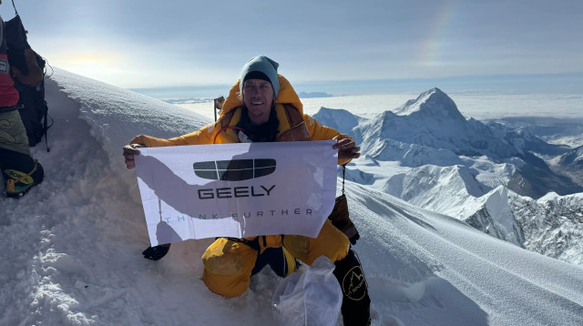 רן קראוס, הישראלי שהגיע לפסגת האוורסט מקדיש את הטיפוס לחברו שנרצח בנובה (צילום: רן קראוס)