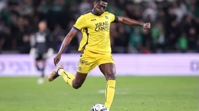 נפגע או לא – זאת השאלה. לוקאסן (צילום: מאור אלקסלסי)