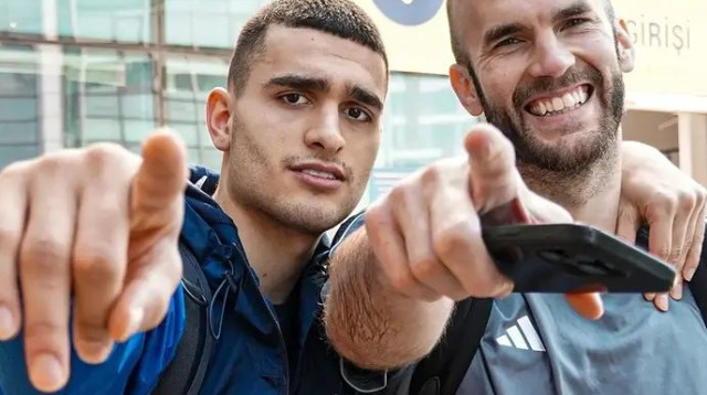 הנסיקה של האחד הביאה לנסיגה של האחר. ניק קלאתיס וים מדר (צילום: אתר רשמי, פנרבחצ'ה)