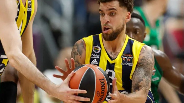 פנר חזרה ברבע השני. ווילבקין (צילום: GettyImages, ODD ANDERSEN/AFP)