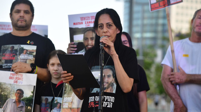 עינב צנגאוקר, אימו של מתן החטוף (צילום: אבשלום ששוני)