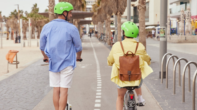 קורקינט חשמלי של Lime  (צילום: עומר רוזנגרט)