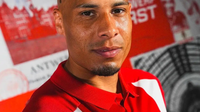 צ'ארון שרי שחקן אנטוורפן (צילום: אתר רשמי, אנטוורפן)