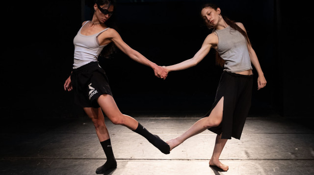  LOBSTER // אביגיל שפריר וחן אגרון | אינטימדאנס 2024 (צילום: דן בן ארי)