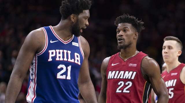 ג'ואל אמביד, פילדלפיה סיקסרס, מול ג'ימי באטלר, מיאמי היט (צילום: GettyImages)