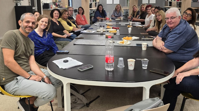 וועדה יישובית לתחום לידה עד 6 (צילום: באדיבות עיריית גבעתיים)