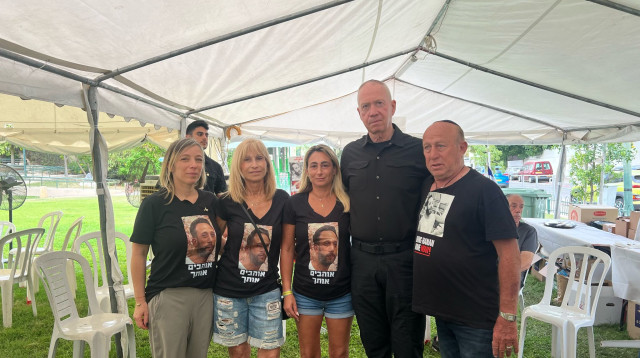 יואב גלנט בהלווית חנן יבלונקה (צילום: ללא)