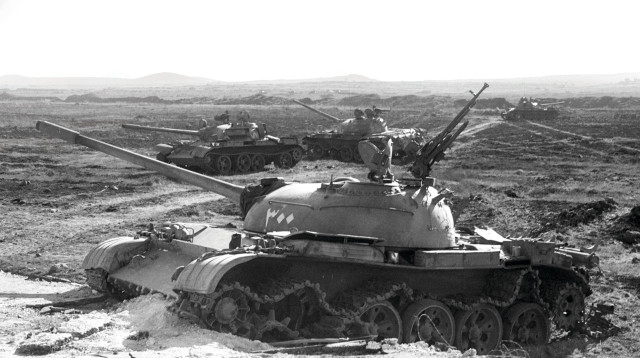 טנקים סורים פגועים ברמת הגולן, מלחמת יום כיפור, 13.10.73 (צילום: AZOURI MENASHE לע''מ)