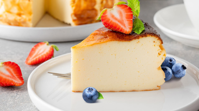 עוגת גבינה עם פירות יער ללא גלוטן ומועשרת בסיבים תזונתיים (צילום: באדיבות "הרבלייף")