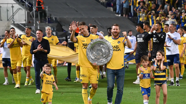 אנריק סבוריט שרן ייני מכבי תל אביב (צילום: ברני ארדוב)