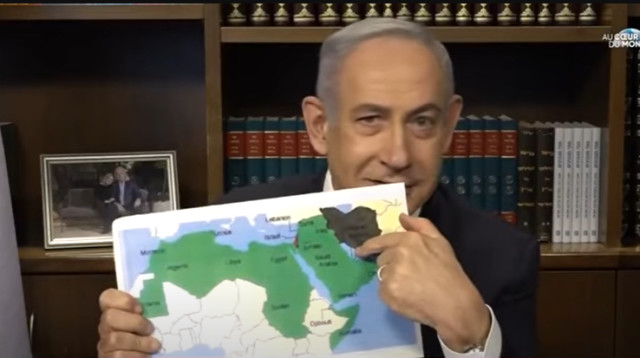 נתניהו בריאיון לטלוויזיה הצרפתית עם מפה לא נכונה (צילום: צילום מסך)