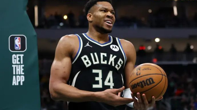 החטאות מתסכלות. יאניס (צילום: GettyImages, Stacy Revere)