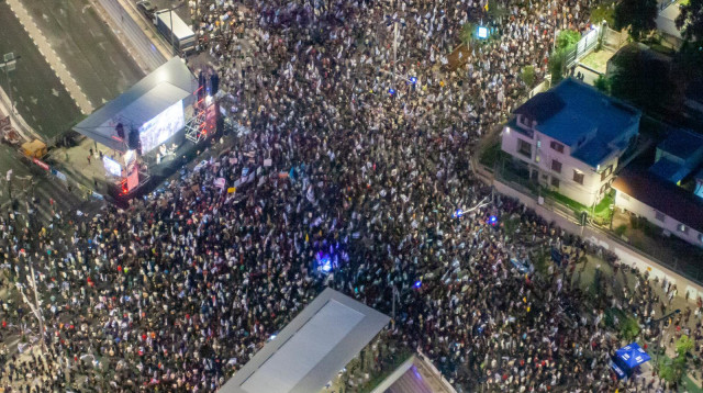 מעל 120 אלף הפגינו בקפלן וקראו לבחירות (צילום:  אביב אטלס)