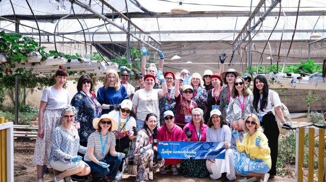 משלחת הנשים בהתנדבות חקלאית  (צילום: אבירם וולדמן מומנטום)