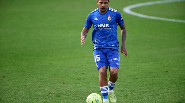 מתיאס נהואל במדי ריאל אוביידו (צילום: GettyImages, Manuel Queimadelos/ Quality Sport Ima)