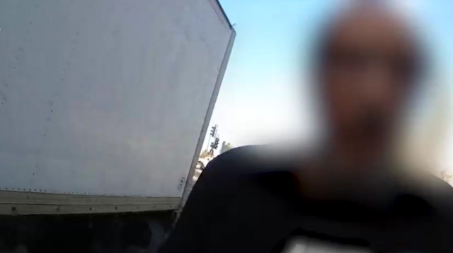 נתפס נוהג ללא רישיון (צילום: צילום מסך, דוברות המשטרה)