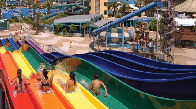 מתחם מגלשות (צילום: באדיבות ימית 2000)