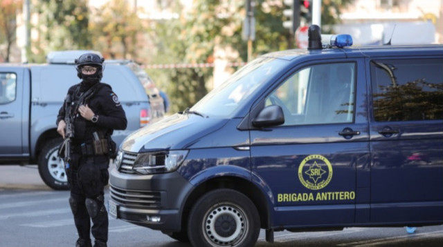 כוחות הביטחון בזירת האירוע בשגרירות ישראל בבוקרשט  (צילום: Inquam Photos / George Călin)