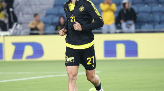 פלאמן גלאבוב שחקן בית"ר ירושלים בחימום (צילום: דני מרון)