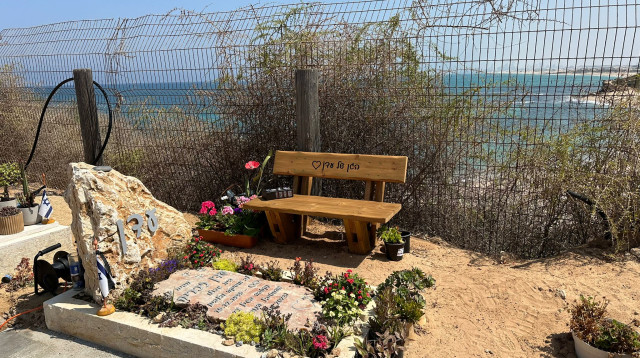 ספסל מעץ לזכרה של עדן זכריה (צילום: קק"ל)