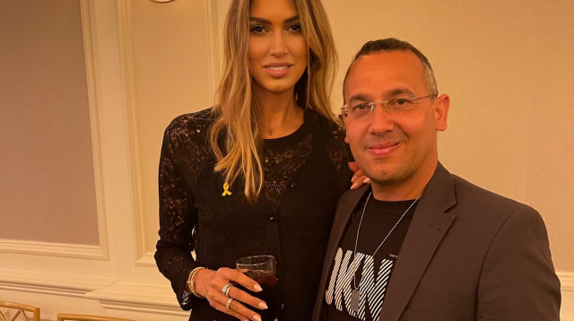 נטלי יפה עם שרון שרעבי, שאחיו שבוי בעזה (צילום: יחצ)