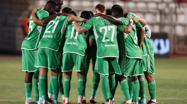 כמו הקבוצות הישראליות האחרות, יצטרכו להסתדר בלי ביתיות. שחקני מכבי חיפה (צילום: מאור אלקסלסי)