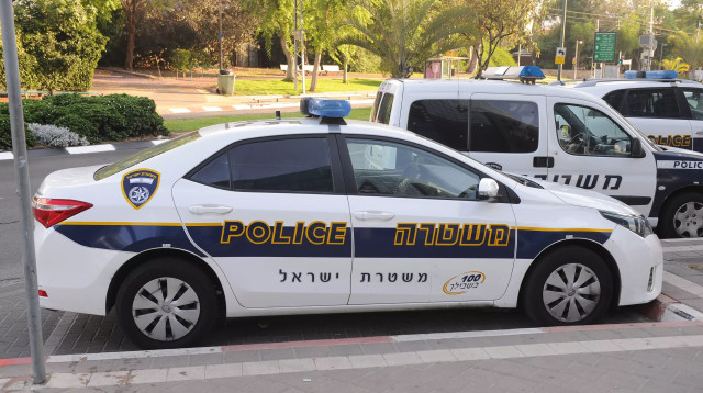 ניידת משטרה (צילום: ראובן קסטרו)