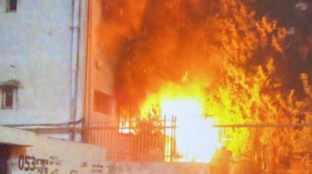 שריפה בבניין בחיפה (צילום: כבאות והצלה)