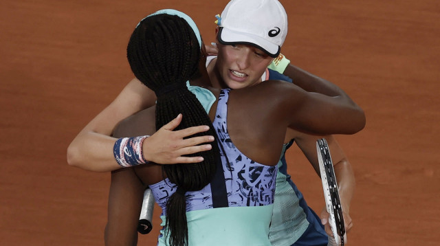 הרצף הפנטסטי נמשך. איגה שביונטק עם קוקו גוף (צילום: רויטרס)