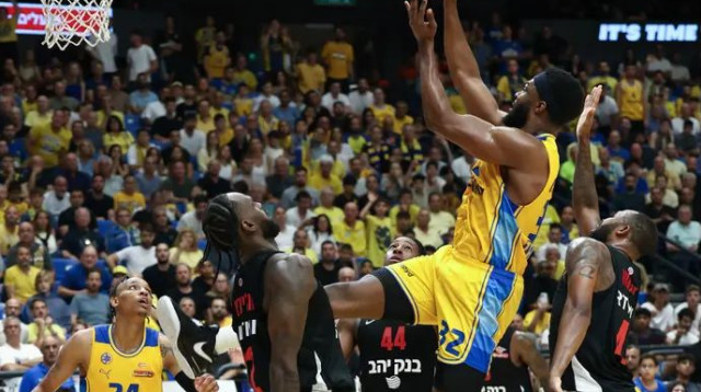 גם ג'וש ניבו עזר להשאיר את הצהובים בפער סביר בהפסקה (צילום: דני מרון)