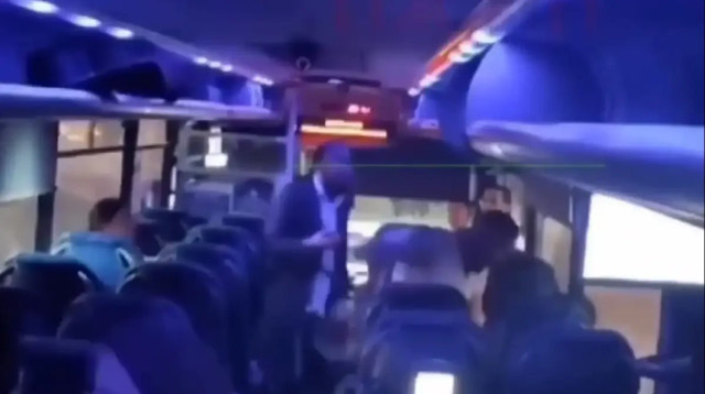  נהג אוטובוס תוקף נוסע (צילום: צילום מסך)