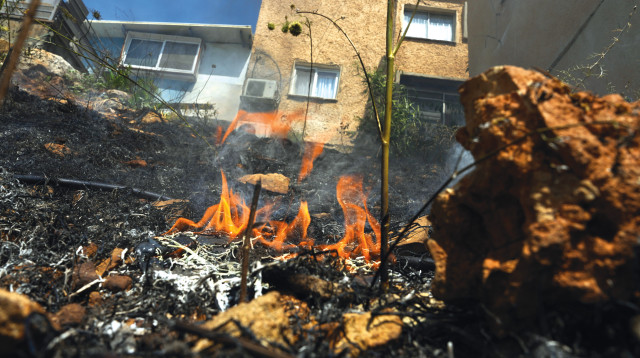 פגיעת רקטה בקרית שמונה (צילום: אייל מרגולין, פלאש 90)