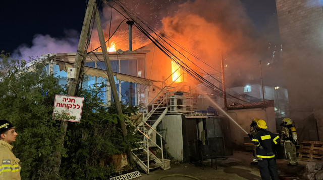 שריפה במסעדת "אמא" (צילום: הערשי פרלמוטר, תיעוד מבצעי כבאות והצלה מחוז ירושלים)