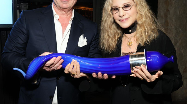 ברברה סטרייסנד לצד סטן פולובץ (צילום: קווין מזור)