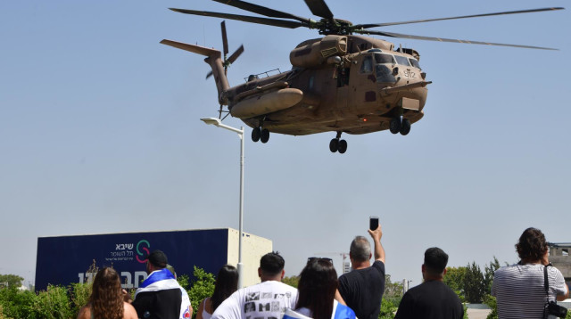 הגעת חטופים שחולצו לבית החולים שיבא, ארכיון (צילום: אבשלום ששוני)