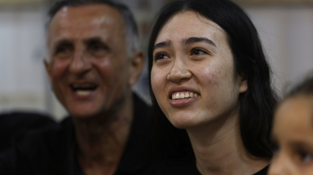 נועה ארגמני עם אביה (צילום: זיו קורן)