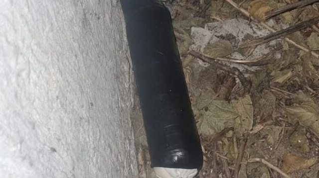 המטען שנמצא בקריית ים (צילום: דוברות המשטרה)