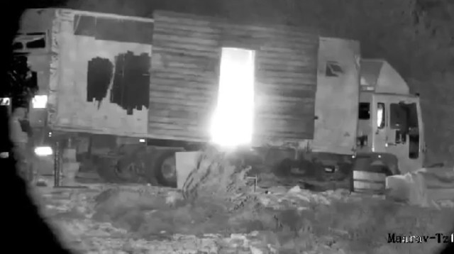 הקרוואן שהוצת בחוות שדה אפרים (צילום: צילום מסך)