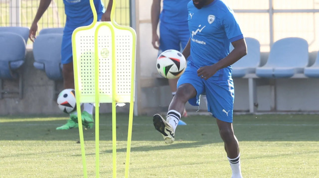 אלי דסה באימון נבחרת ישראל (צילום: דני מרון)