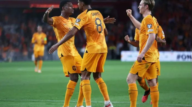 דומפריס בישל שלושה שערים (צילום: GettyImages, Soccrates Images)