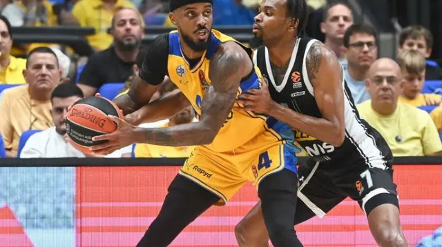 אתגר גדול. בראון מול פאנטר בסיבוב הקודם (צילום: ברני ארדוב)