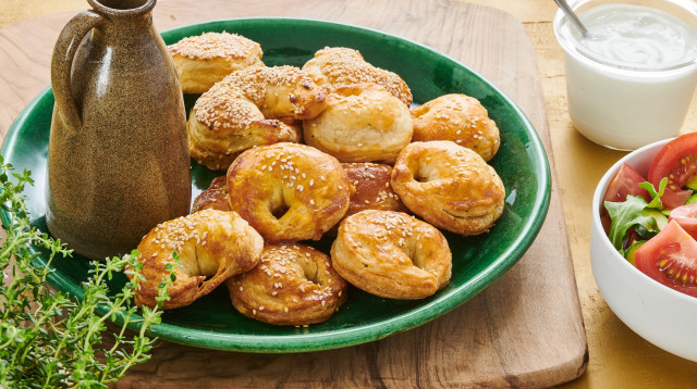 בוריקיטס גבינות וחצילים של רון יוחננוב וקרין גורן (צילום: נמרוד סונדרס)