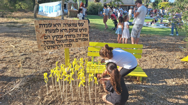 אירוע שבועות של קהילת ניר עוז (צילום: לורי ליס)