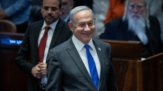 בנימין נתניהו צוחק (צילום: יונתן זינדל, פלאש 90)